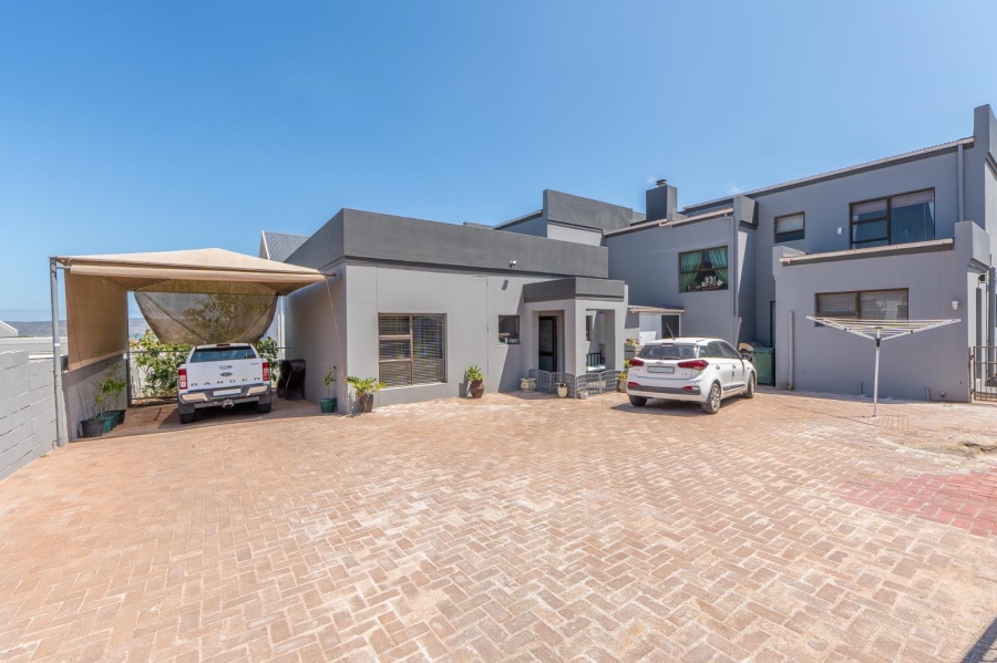 7 Bedroom Property for Sale in Myburgh Park Western Cape